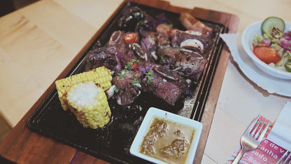 Black Ranch Select | Steakplatte aus Gusseisen mit Holzbrett | Asado Erlebnis zuhause